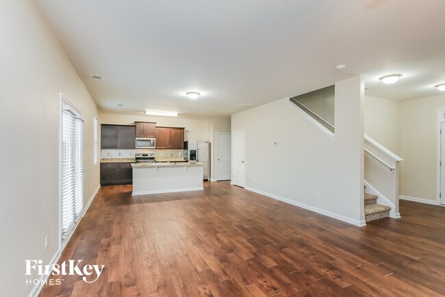 Foto del edificio - 3106 Silver Dale Ln