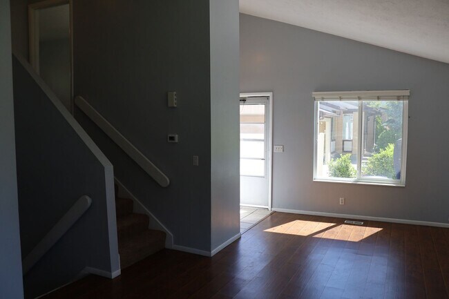 Building Photo - Malibu Duplex