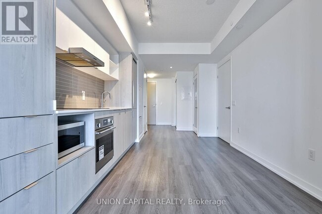 Building Photo - 138-4138 Downes St
