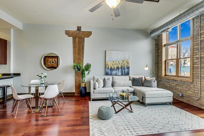 Foto del edificio - 3133 N Lakewood Ave