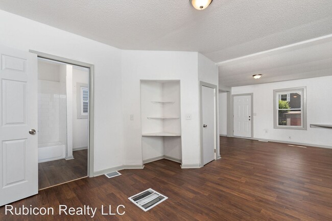 Building Photo - 3 br, 2 bath House - 858 Riverview Ave