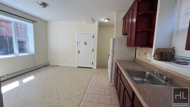 Building Photo - NEWLY RENOVATED 2 BEDROOM W/1.5 FULL BATH/...