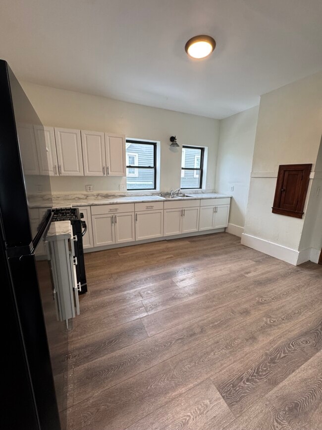 Building Photo - 717 22nd St