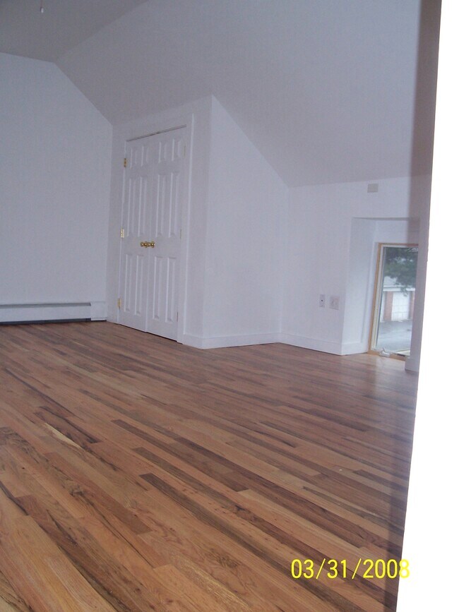 Building Photo - 79 N Moger Ave