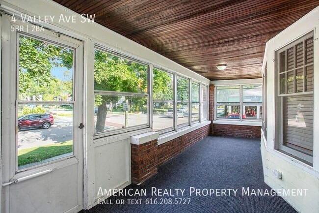 Foto del edificio - 4 Valley Ave SW