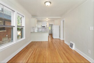 Building Photo - 3460 Haverhill St