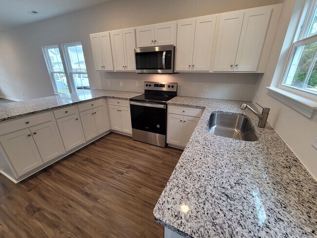 Foto del edificio - Welcome to our townhouse in the beautiful location of Leland, NC.