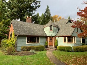 Building Photo - 3846 NE Maywood Pl