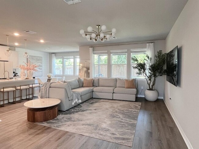 Foto del edificio - 5311 Forader Ln