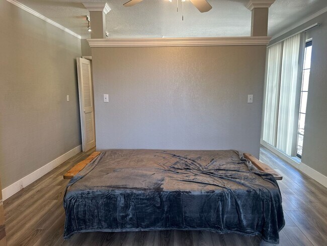 Building Photo - Studio condo available May 1st!