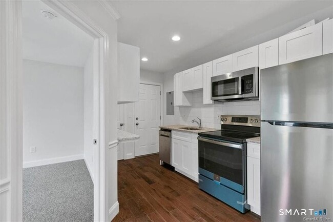 Building Photo - 1091 Whalley Ave