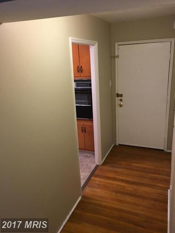 entry hall - 1101 Saint Paul St