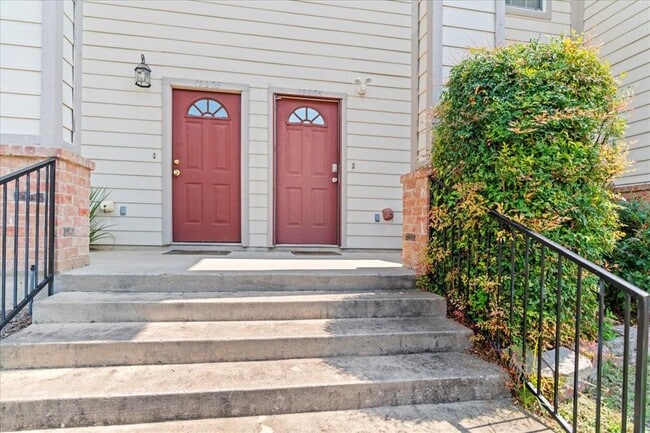 Building Photo - 12185 Chelsea Glen Pl