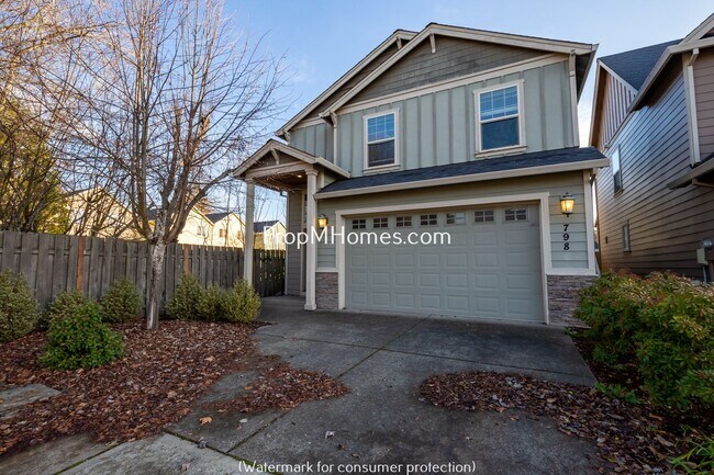 Foto del edificio - Light & Bright Three Bedroom Home In Hills...