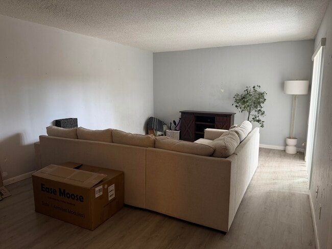 Building Photo - 6454 Red Pine Ln