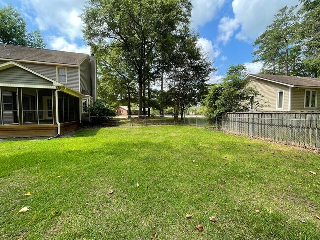 Building Photo - Beautiful Home