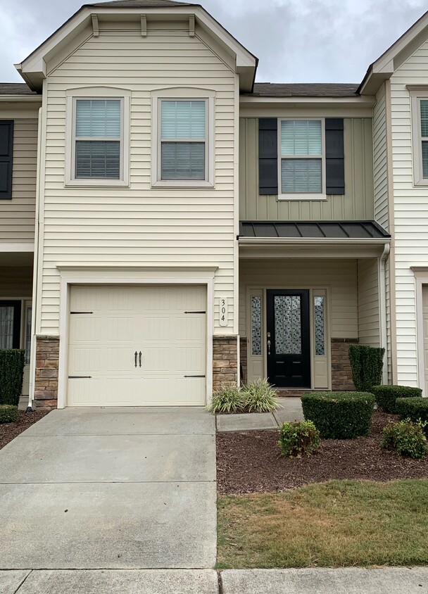 Primary Photo - 304 Leighann Ridge Ln