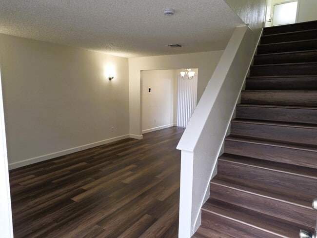 Building Photo - 923 Minnewawa Ave