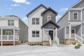 Building Photo - 839 Cumberland Dr