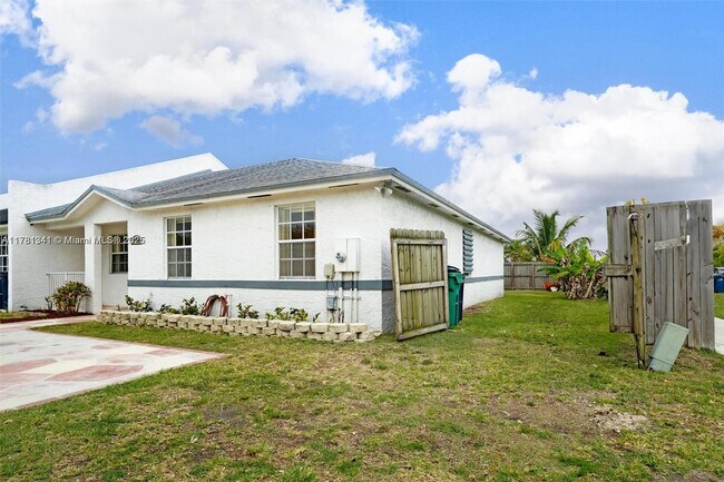 Foto del edificio - 11605 SW 147th Ter