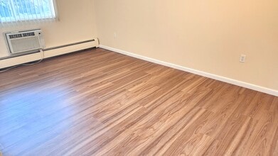 Building Photo - 918 S Logan St