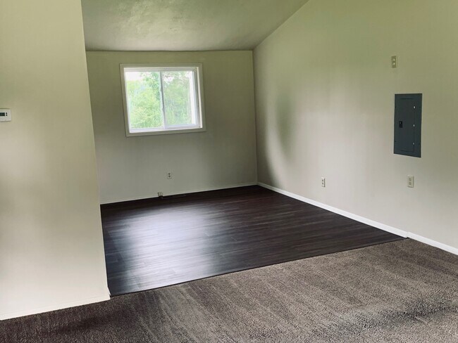 Building Photo - 2033 Summers Ave