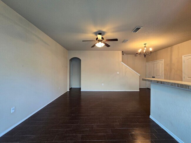 Foto del edificio - 3/2.5/2 Duplex / Easy Access to Highways, Shopping, Restaurants, & Entertainment / Large Fenced i...