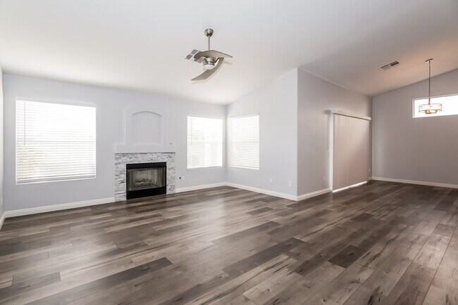 Building Photo - 704 Colonnade Row Dr