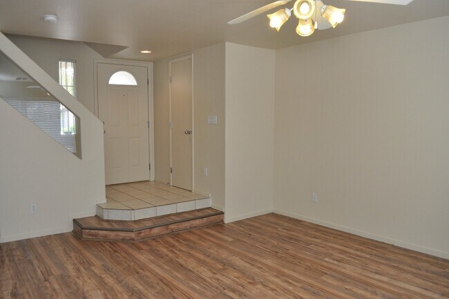 Building Photo - 10137 Maidens Wreath Ct