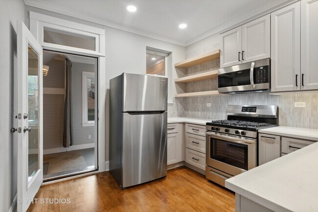 Foto del edificio - 1732 W Rascher Ave