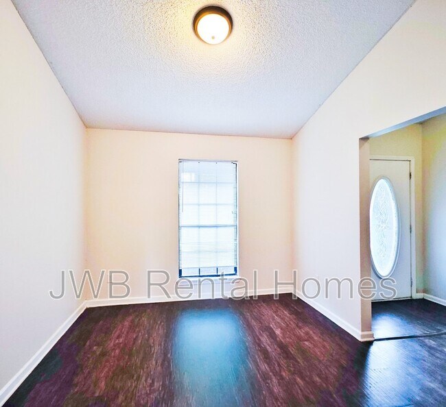 Foto del edificio - 11628 Harts Rd