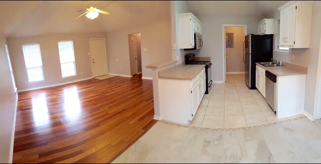 Building Photo - 71259 Shady Lake Dr