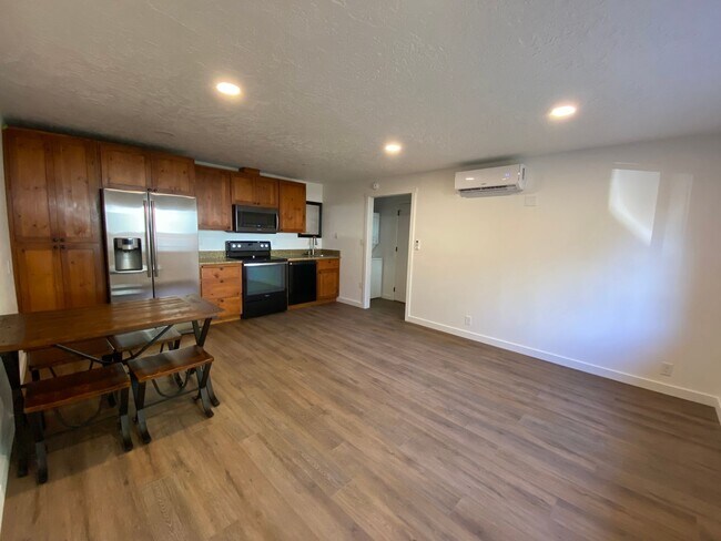 Building Photo - 355irv