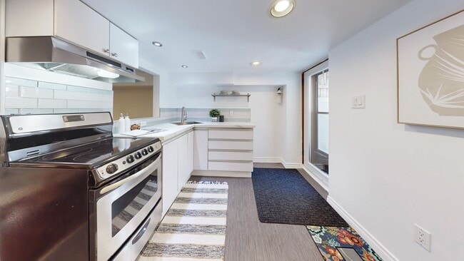 Building Photo - 33 Glebemount Av