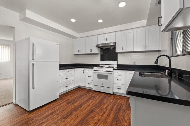 Foto del edificio - Attached garage!