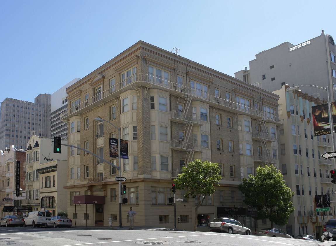 696 Mason St - 797 Bush St