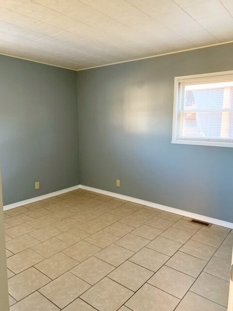Building Photo - WEST SIDE 3BR RANCH HOME AVAILABLE NOW!