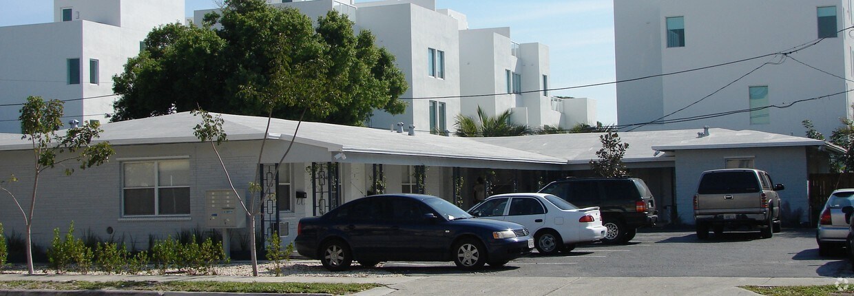 Foto del edificio - 730 NE 3rd Ave