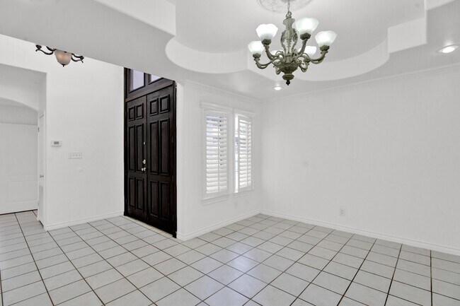 Foto del edificio - 3 Bed 3 Bath Home in the Laredo's Northside Primavera Subdivision! Available Now!