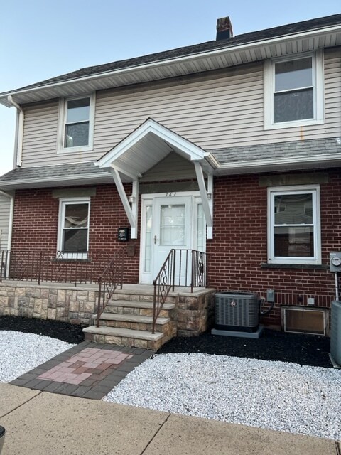 Building Photo - 167 Dunham Pl