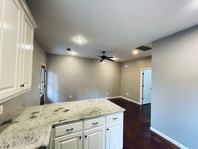 Building Photo - 1 Bed/1 Bath