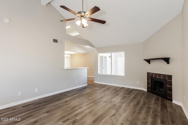 Building Photo - 5245 W Voltaire Dr