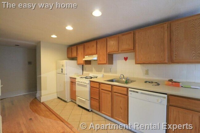 Building Photo - 8 Craigie Cir