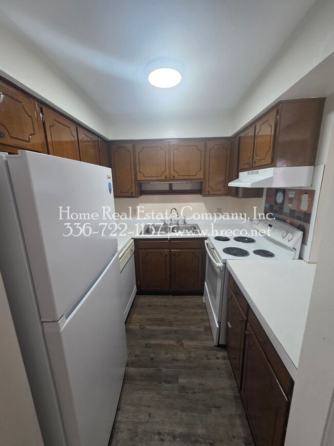 Building Photo - 1441 Brookwood Dr