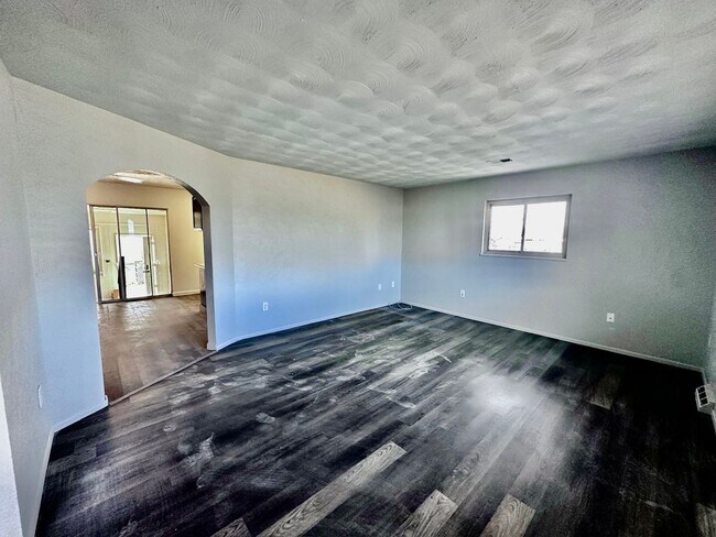 Foto del edificio - 1743 Burton St