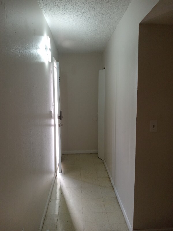 Building Photo - 2541 Myrtle Ave