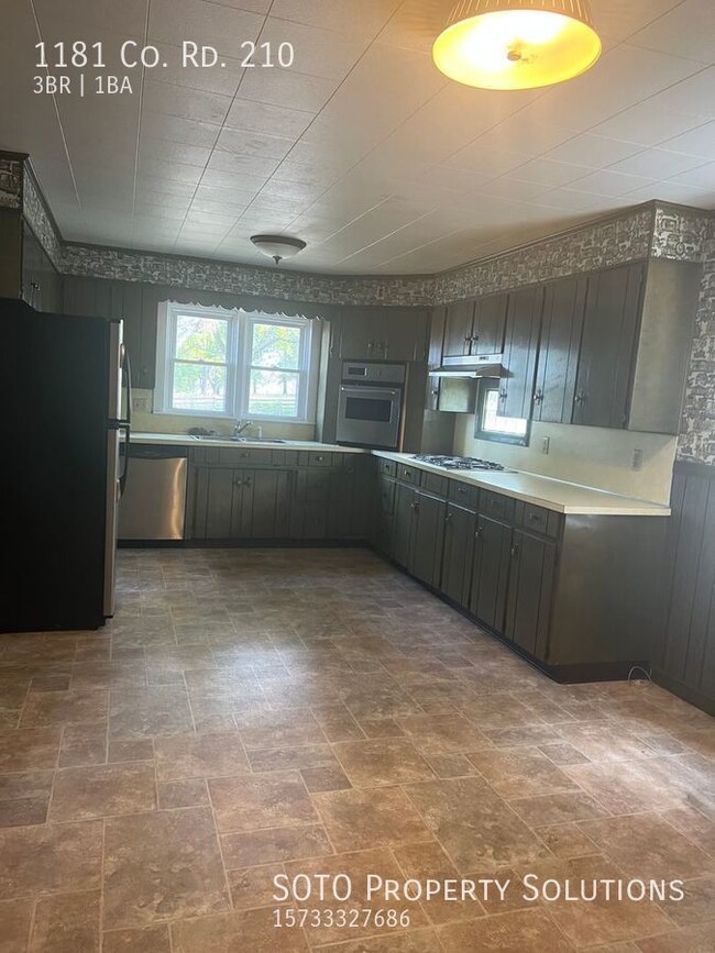 Building Photo - 3 BD / 1 BA