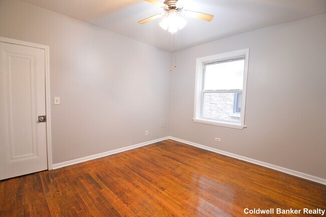 Foto del edificio - 2510 N Harding Ave