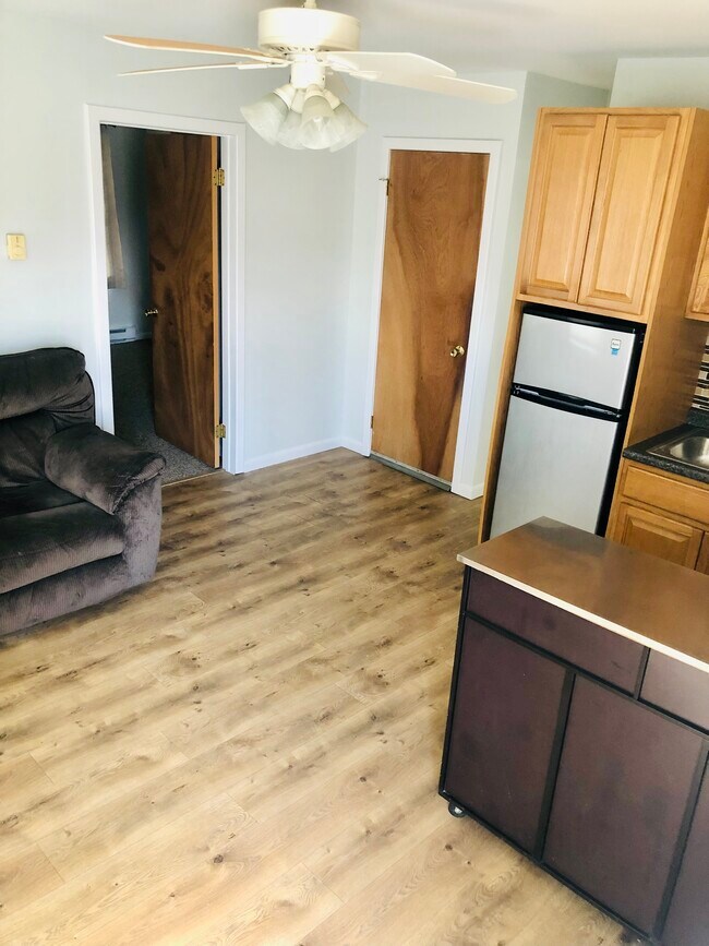 Building Photo - 11 Old Prange Rd