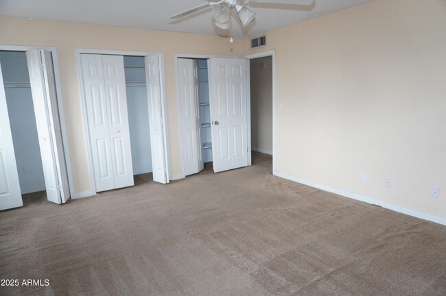 Foto del edificio - 4417 E Riverside St